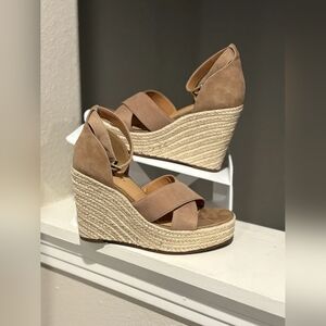 Elegant Tan Wedge Sandals